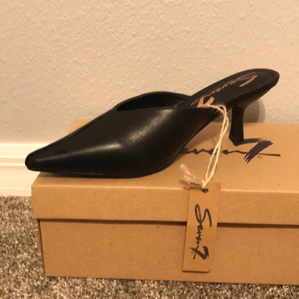 These a super cute kitten heels.